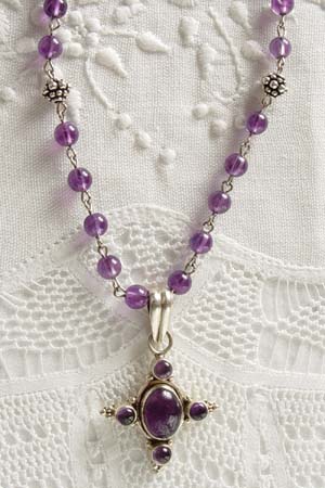 Amethyst w 1-1/2 in amethyst cabochon cross